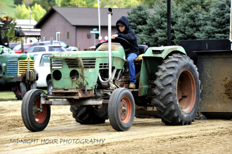Tractor & Truck Pull Viola Horse and Colt Show